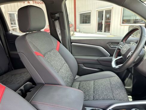 Used 2024 Chevrolet Colorado Z71 w/ Z71 Convenience Package 2 AWD/4WD image 10