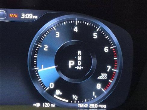 Used 2022 Volvo XC40 T5 R-Design w/ Advanced Package AWD/4WD image 10