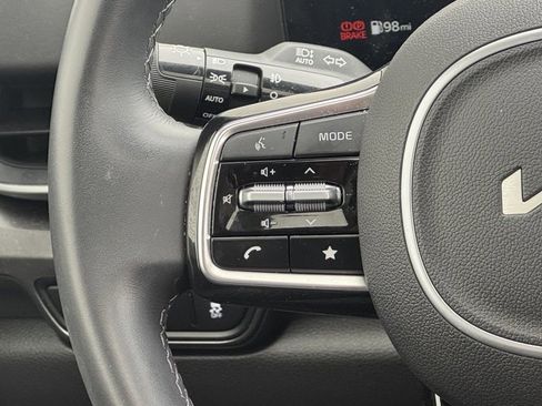 Used 2025 Kia Carnival SX w/ SX Dark Edition Package image 18