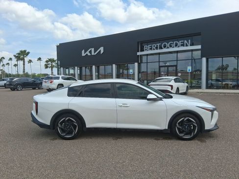 Used 2025 Kia K4 EX FWD image 3