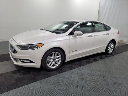 Used 2018 Ford Fusion Titanium FWD image 2