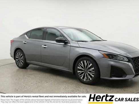 Used 2025 Nissan Altima 2.5 SV FWD image 1