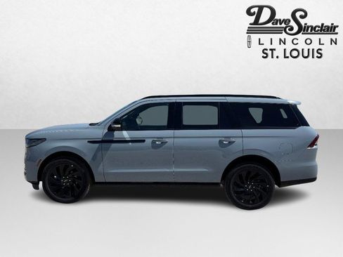 New 2026 Lincoln Navigator Reserve w/ Jet Appearance Package AWD/4WD image 6