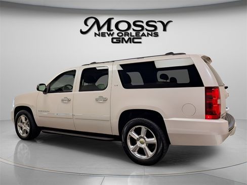 Used 2011 Chevrolet Suburban LTZ image 7