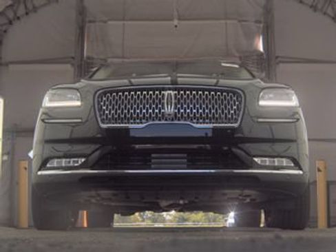 Used 2023 Lincoln Nautilus Reserve w/ Equipment Group 202A AWD/4WD image 3