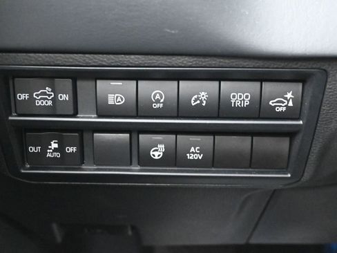 Used 2022 Toyota Tundra Platinum w/ Advanced Package AWD/4WD image 20