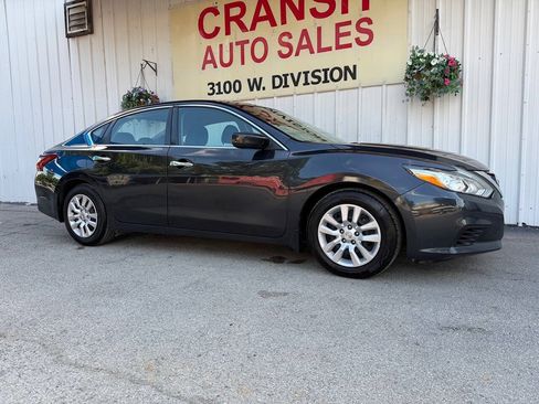 Used 2018 Nissan Altima 2.5 S w/ S Convenience Package FWD image 2