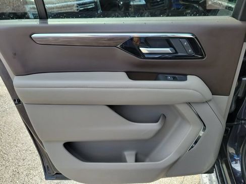 Used 2025 Chevrolet Suburban LT AWD/4WD image 12