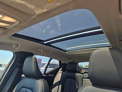 Used 2023 Volvo XC40 B4 Ultimate FWD image 10