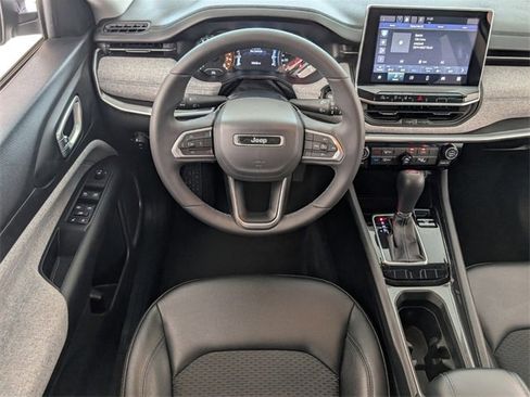 Used 2022 Jeep Compass Latitude image 8