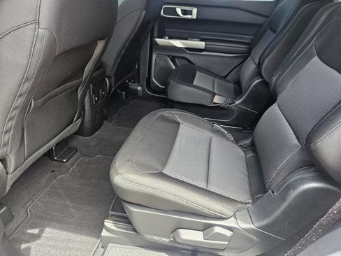 Used 2023 Ford Explorer XLT RWD image 15