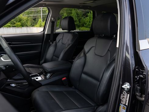 Used 2025 Kia Telluride S FWD image 15