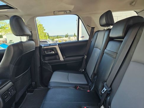 Used 2022 Toyota 4Runner SR5 Premium w/ Moonroof Package AWD/4WD image 20