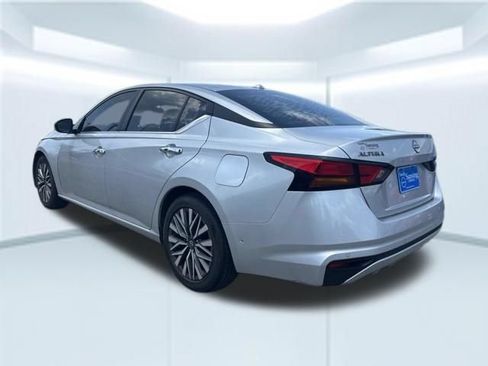 Used 2024 Nissan Altima 2.5 SV FWD image 8