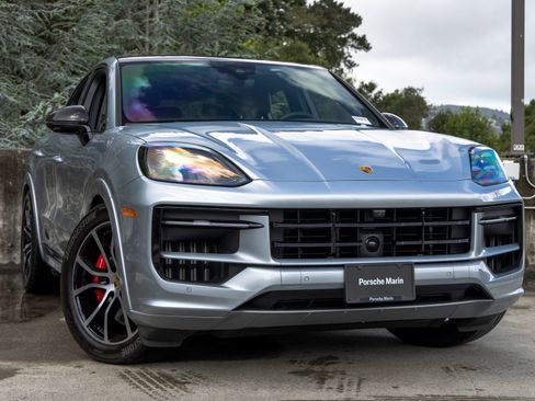 Used 2024 Porsche Cayenne S image 9
