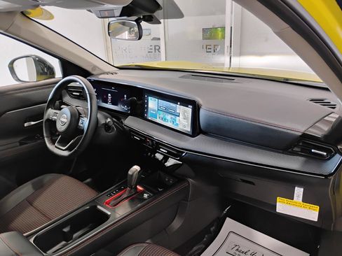 Used 2025 Nissan Kicks SR w/ Illumination Package image 36