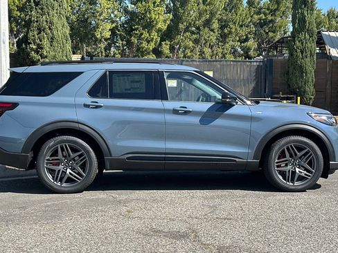 New 2026 Ford Explorer ST-Line w/ ST-Line Street Pack RWD image 3