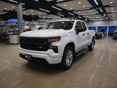 Used 2022 Chevrolet Silverado 1500 Custom image 4