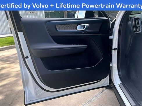 Used 2025 Volvo XC40 B5 Plus AWD/4WD image 24