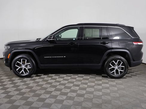 Used 2024 Jeep Grand Cherokee Limited AWD/4WD image 16