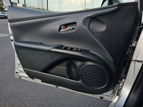 Used 2022 Toyota Prius L Eco image 27