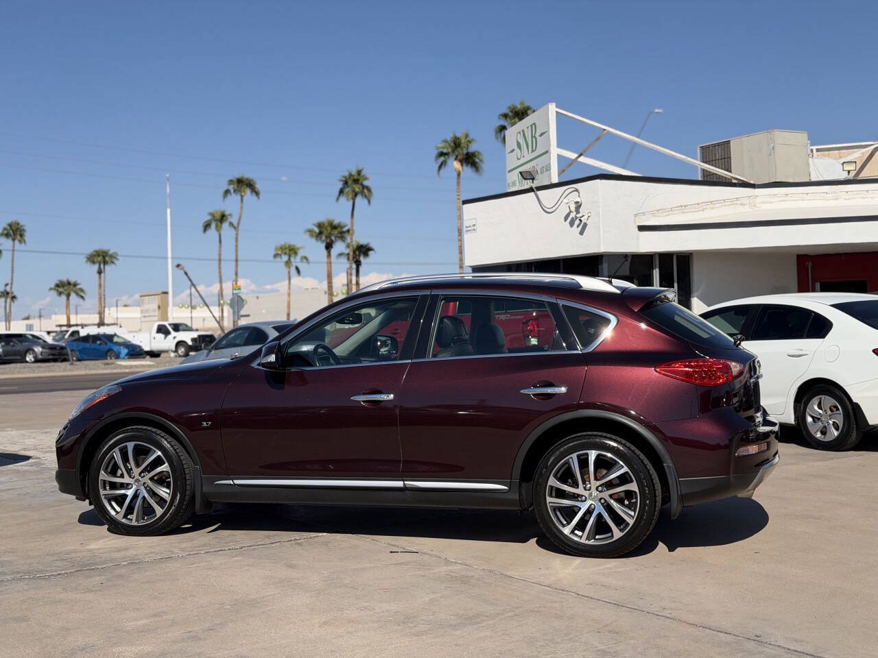 Used 2017 INFINITI QX50 AWD w/ Deluxe Touring Package image 10