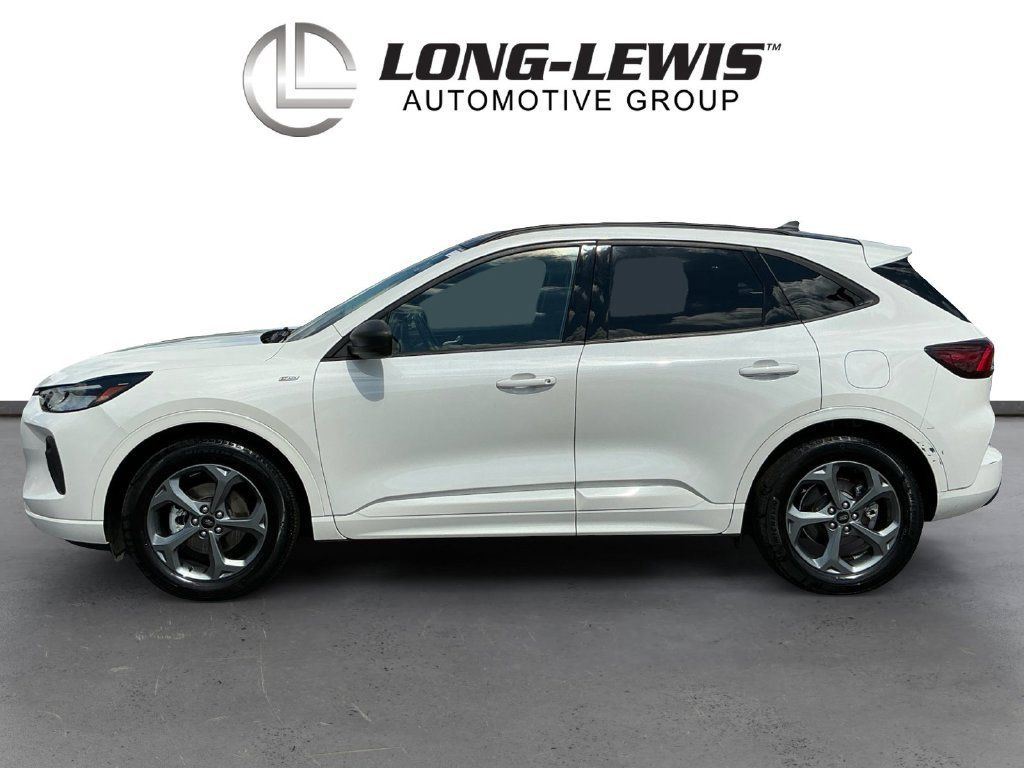 Used 2024 Ford Escape ST-Line w/ Tech Pack #1 FWD image 2