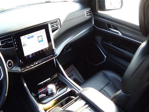 Used 2024 Jeep Wagoneer L Series II w/ Flexible Seating Group image 15