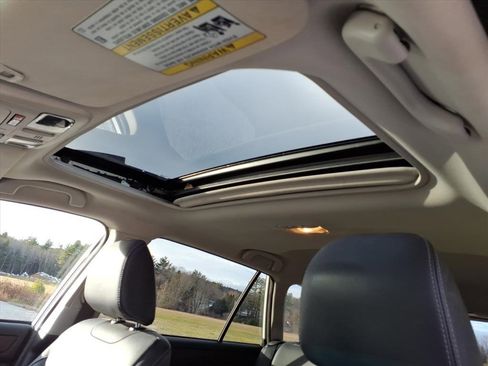 Used 2017 Subaru Outback 2.5i Limited image 19