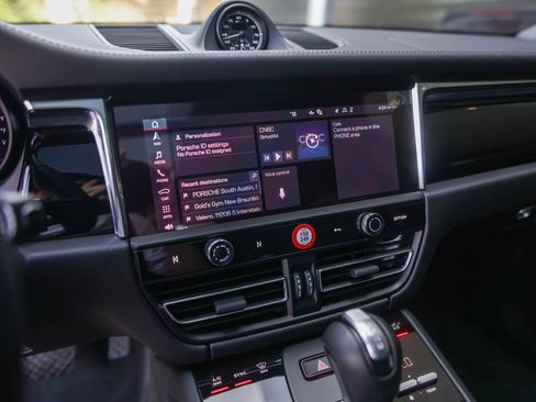 Certified 2026 Porsche Macan AWD/4WD image 20