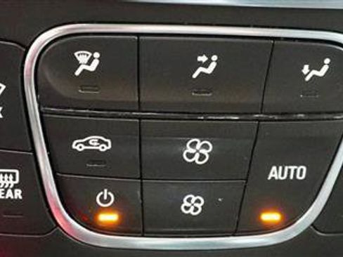 Used 2019 Chevrolet Traverse LT image 25