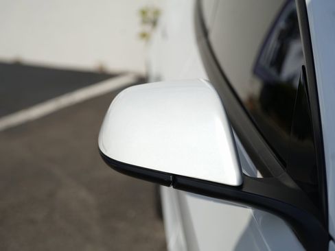 Used 2023 Tesla Model 3 Standard Range image 9