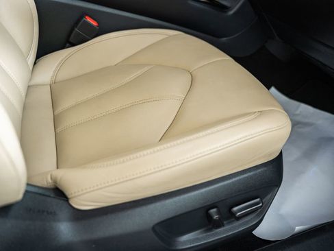 Used 2020 Toyota Avalon XLE w/ Moonroof Package image 36