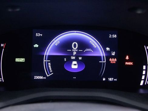 Used 2025 Toyota Camry SE image 23