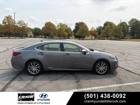 Used 2016 Lexus ES 300h w/ Luxury Package w/Wood Trim FWD image 1