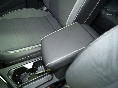 Used 2024 Volkswagen Taos SE image 26