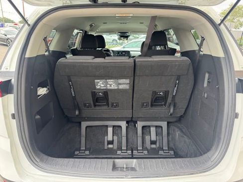 Used 2024 Kia Carnival LX FWD image 10