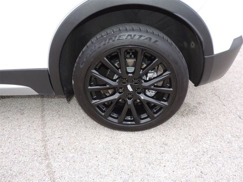 Used 2021 Cadillac XT4 Premium Luxury w/ LPO, Onyx Sport Package image 13