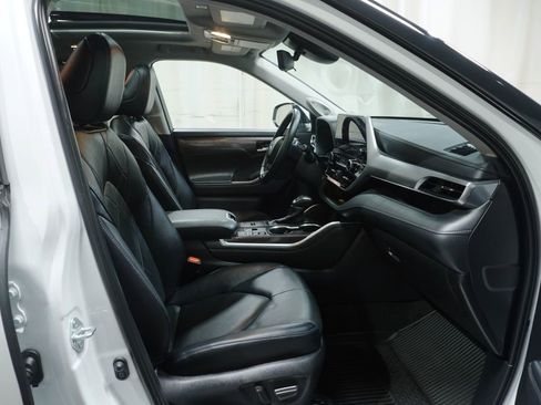 Used 2026 Toyota Highlander Platinum AWD/4WD image 13