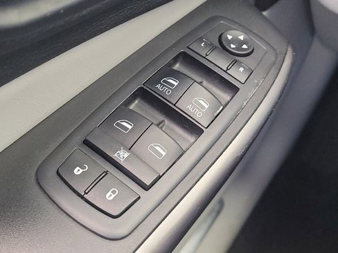 Used 2019 Jeep Cherokee Limited image 27