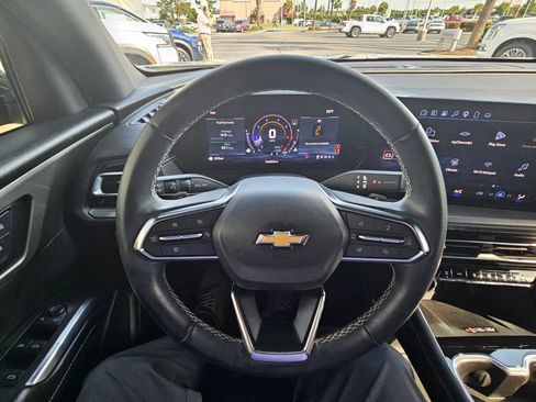Used 2025 Chevrolet Traverse LT w/ Driver Confidence Package FWD image 22