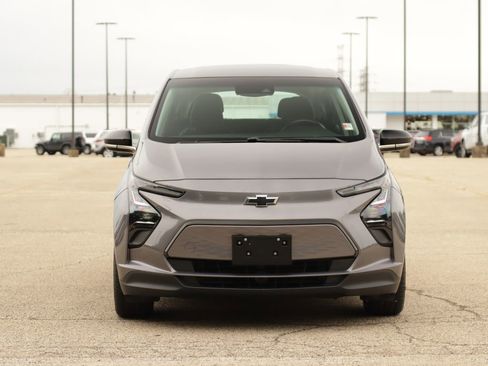 Used 2023 Chevrolet Bolt LT FWD image 2