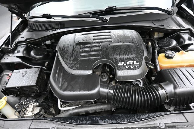 Used 2016 Chrysler 300 S AWD/4WD image 33