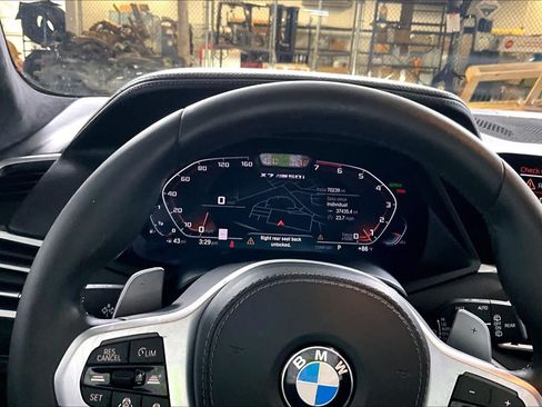 Used 2020 BMW X7 M50i w/ Dynamic Handling Package AWD/4WD image 26