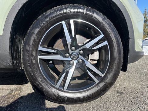 Certified 2025 Volvo XC40 B5 Core image 11