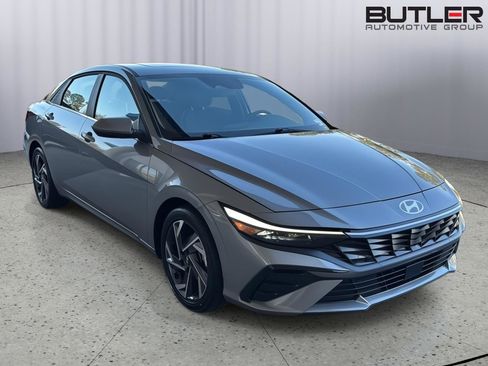 Used 2025 Hyundai Elantra SEL image 6