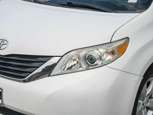 Used 2012 Toyota Sienna LE FWD image 5