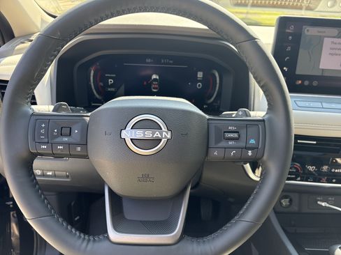 Used 2025 Nissan Rogue SL w/ SL Premium Package image 26