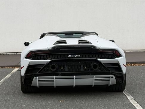 Used 2024 Lamborghini Huracan EVO image 7