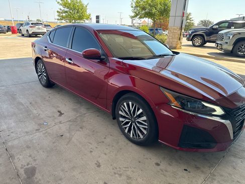 Used 2024 Nissan Altima 2.5 SV w/ SV Premium Package FWD image 25